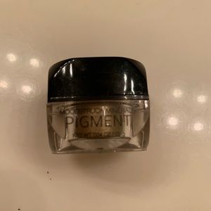 Younique “Daring” Moodstruck mineral pigment